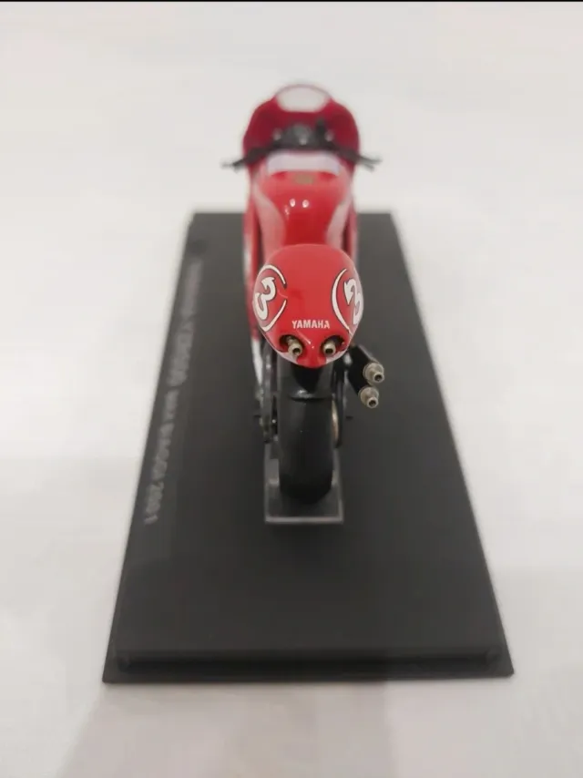 Yamaha YZR500 Max Biaggi 2001