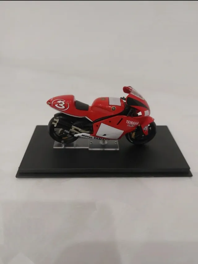 Yamaha YZR500 Max Biaggi 2001