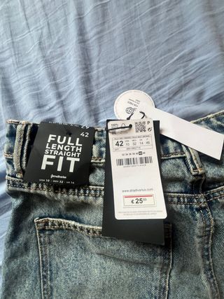 Pantalón recto de Stradivarius 