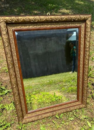 Specchio antico con cornice dorata