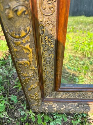 Specchio antico con cornice dorata