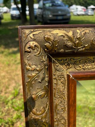 Specchio antico con cornice dorata