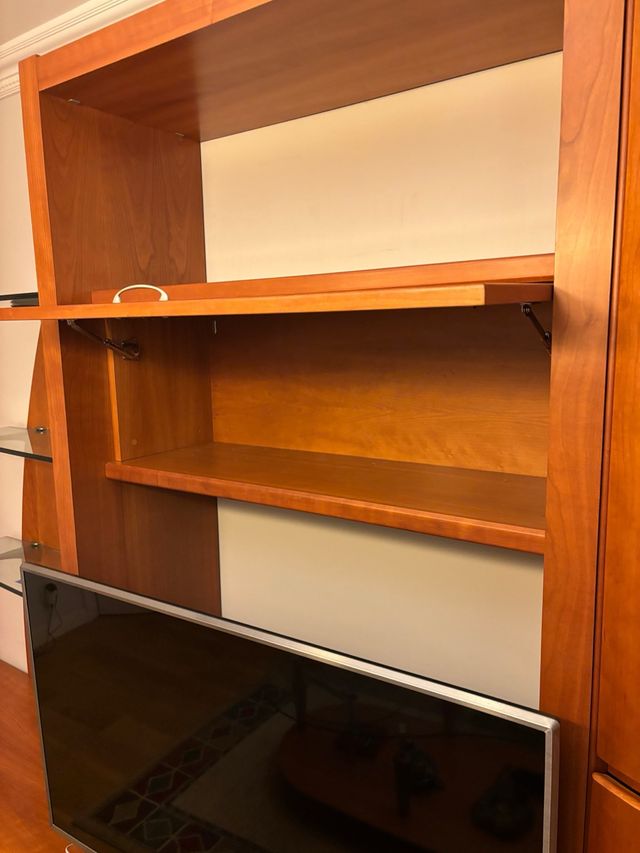 Mueble de salón madera y cristal, con regalo de TV