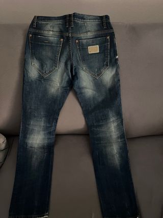 Pantalones vaqueros desgastados