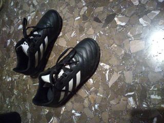 Scarpe da calcio Adidas taglia 32 per bambini