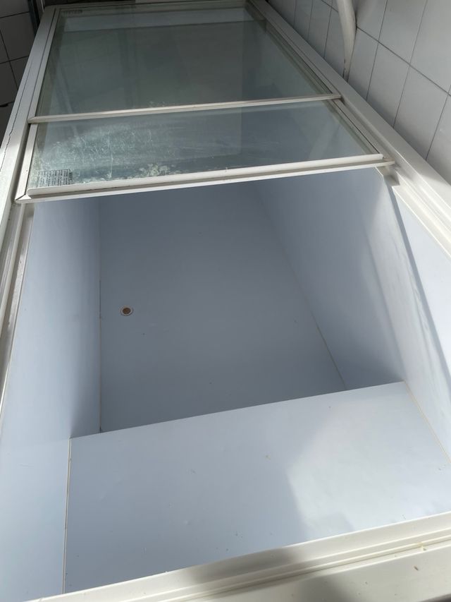 Congelador industrial con tapa de cristal
