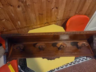 Appendiabiti in legno scuro
