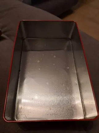 Scatola in latta decorata con rose