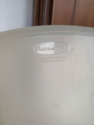 Contenitore Rubbermaid in plastica