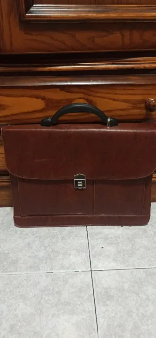 Maletín antiguo de piel marrón