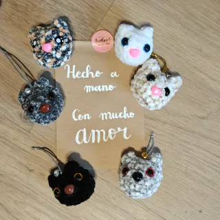 Mini gato amigurumi llavero