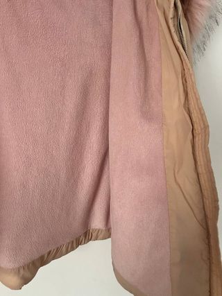 Abrigo acolchado rosa con capucha