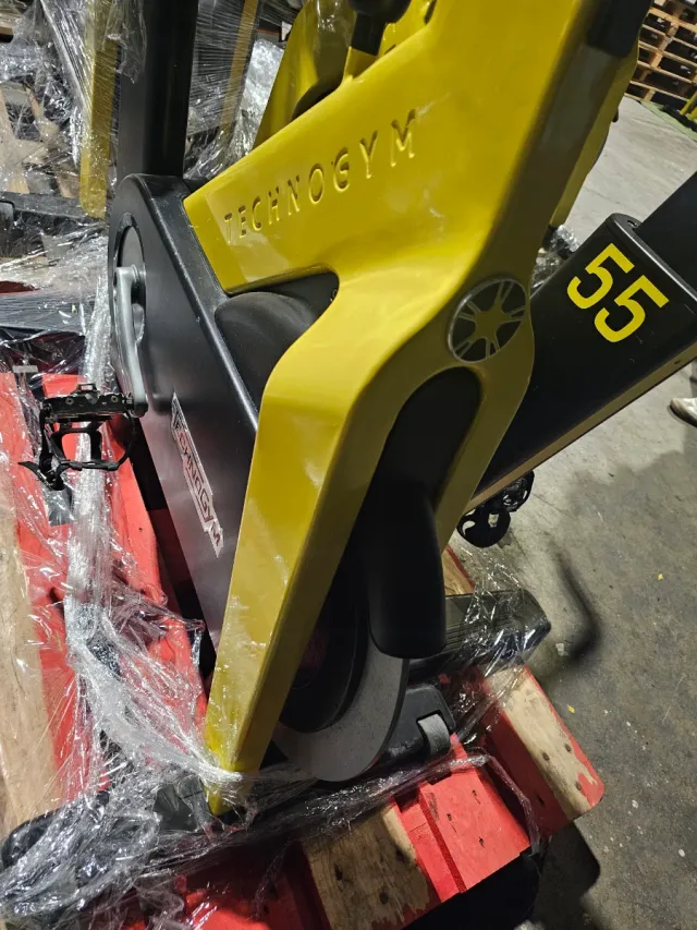 Bicicleta Ciclo Indoor Technogym Connect Amarilla