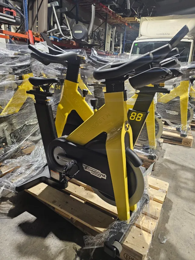 Bicicleta Ciclo Indoor Technogym Connect Amarilla