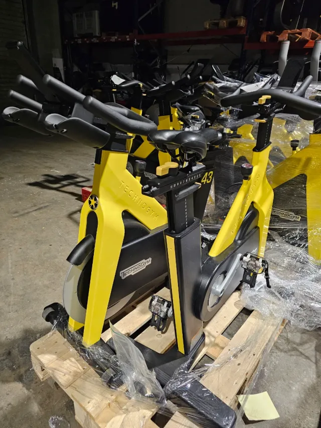 Bicicleta Ciclo Indoor Technogym Connect Amarilla