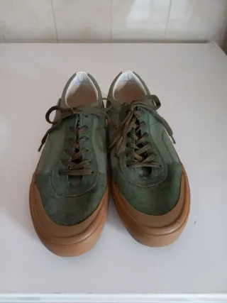 Zapatillas de cordones verdes y marrones