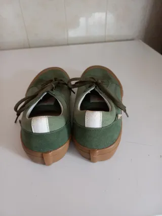 Zapatillas de cordones verdes y marrones