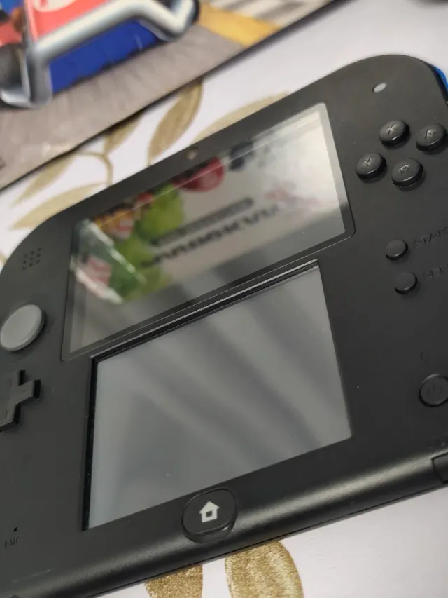 Nintendo 2DS Negra con Mario Kart 7