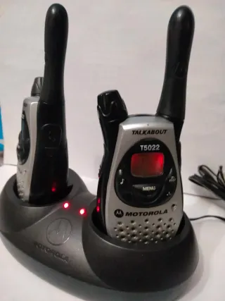 Walkie Talkie Motorola T5022 Cargador Doble