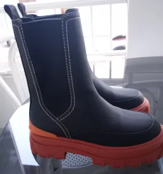 Botas Hoff Negras y Rojas