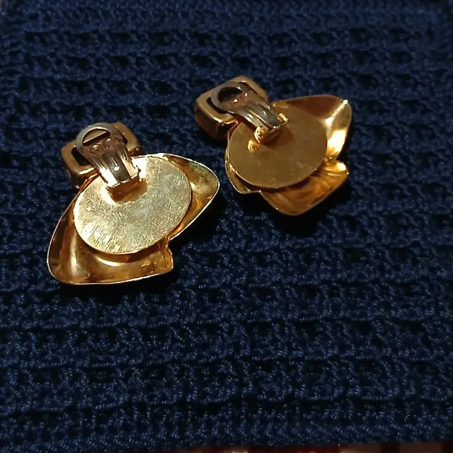 Orecchini clip dorati anni '80 con pietra arancio