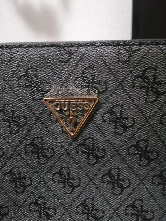 Borsa da donna Guess Noelle grigia e oro