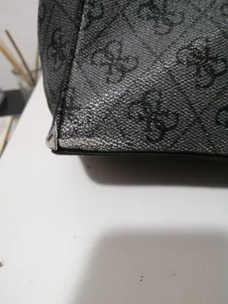 Bolso Guess Mujer Noelle Gris y Dorado