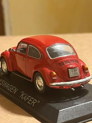 Volkswagen Kafer modello auto rosso