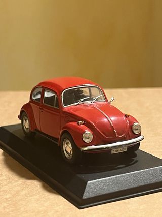 Volkswagen Kafer modello auto rosso