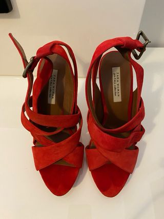 Zapatos de tacón Zara rojos talla 38