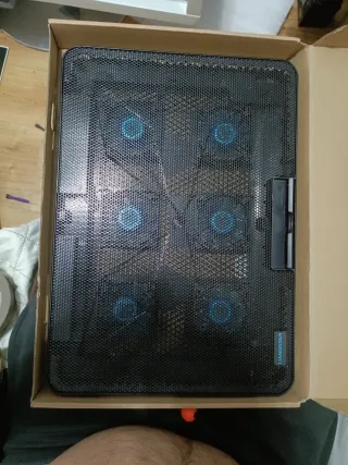 Base Refrigeradora Portátil con 6 Ventiladores