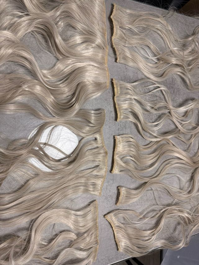 Extensiones de cabello ondulado beige/plateado