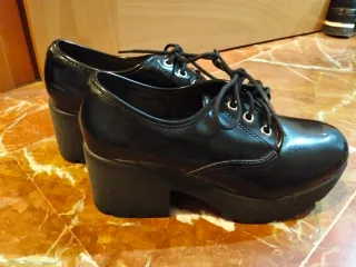 Lote Botines y Zapatos Negros y burdeos