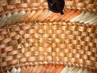 Capazo de playa tejido naranja y beige