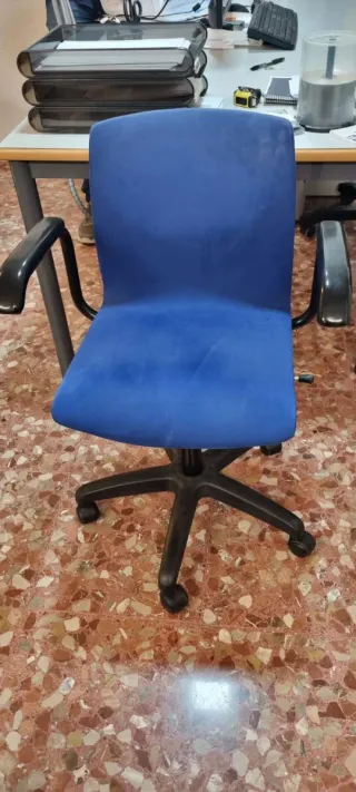 Sedia da ufficio blu e nera