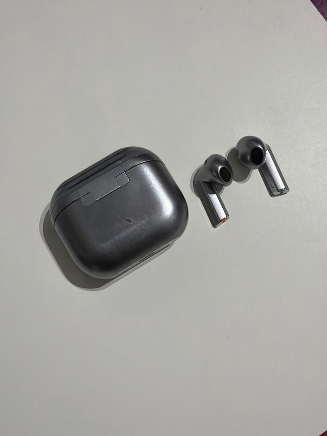 Samsung Buds 3 CON FACTURA, CAJA Y CABLE