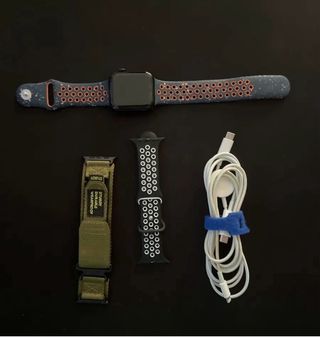 Apple Watch Nike con cinturini e caricabatterie