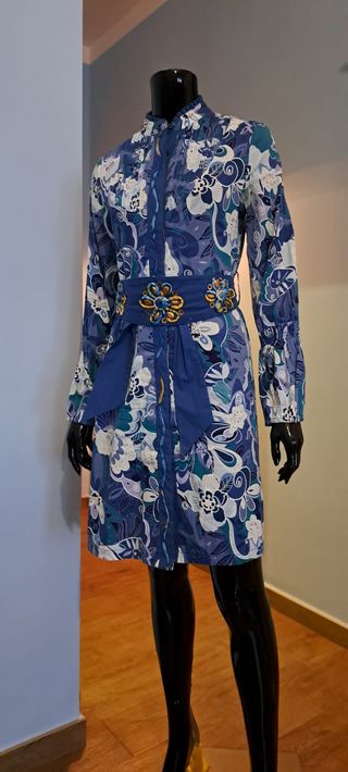 Vestido camisero estampado azul con cinturón