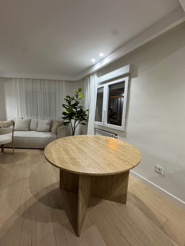 Mesa redonda travertino bruto