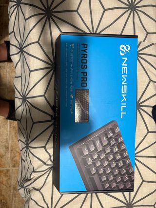 Teclado Newskill Pyros Pro Bluetooth/WiFi