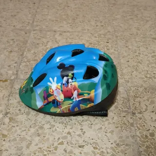 Bicicleta infantil blanca y azul marca Btwin