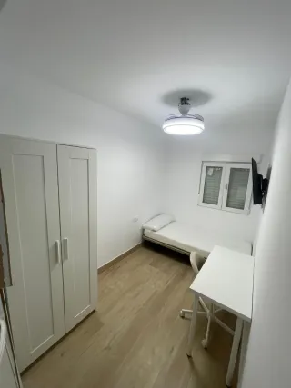 Se alquilaHabitación en piso compartido solo chico