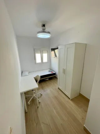 Se alquilaHabitación en piso compartido solo chico