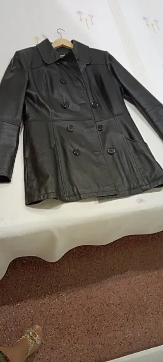 Chaqueta de piel negra