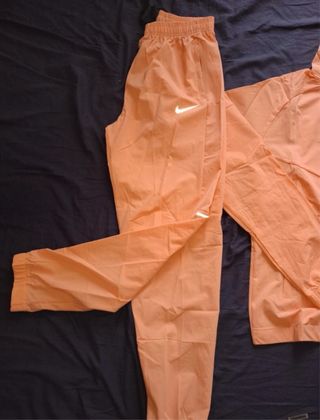 Conjunto deportivo Nike naranja