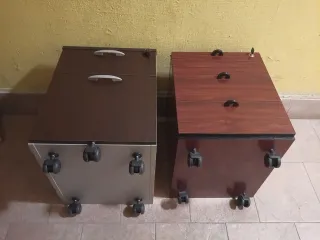 2 Cajoneras con llave y ruedas.