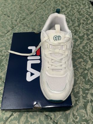 Scarpe Fila bianche e blu