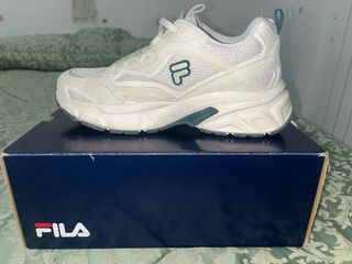 Scarpe Fila bianche e blu