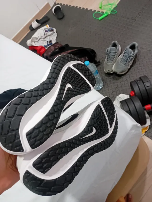 Zapatillas Nike Blancas y Negras