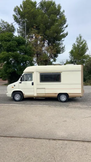 Autocaravana perfilada Detfhless 6 plazas 